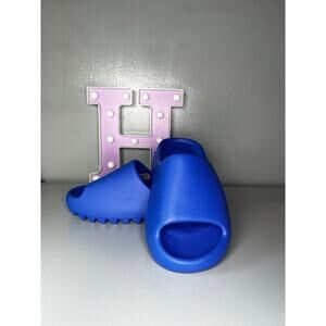 Yeezy Slides Azure Sz 5